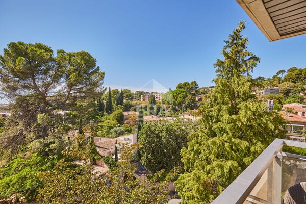 T3 avec terrasse, ascenseur, parking, Aix-en-Provence