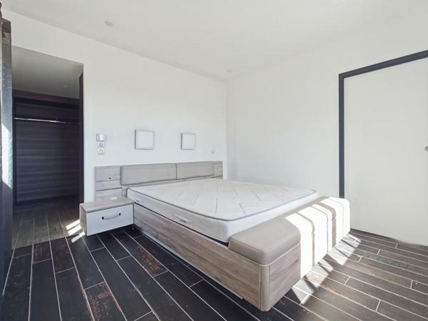 Maison contemporaine proche de Gaillac avec sous-sol et appartement indépendant