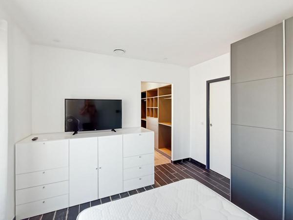 Maison contemporaine proche de Gaillac avec sous-sol et appartement indépendant