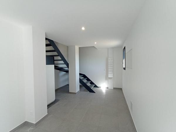 Maison contemporaine proche de Gaillac avec sous-sol et appartement indépendant