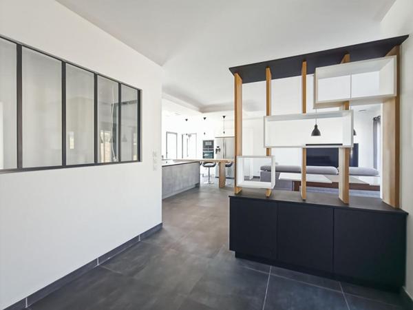 Maison contemporaine proche de Gaillac avec sous-sol et appartement indépendant