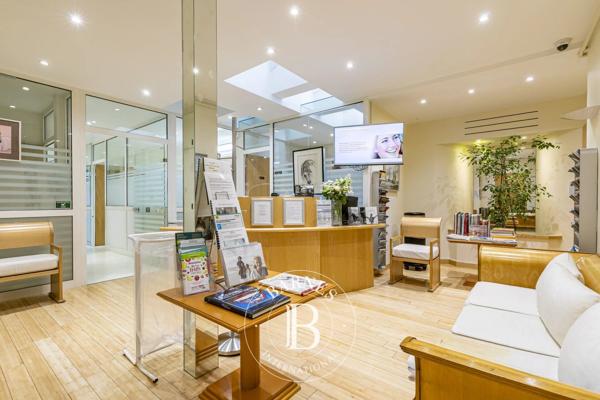 Paris 16ème, Appartement 1 Chambre -  213 m² à vendre