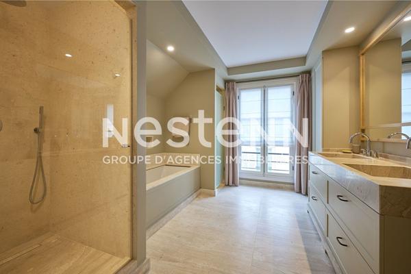 Paris VIII - Palais de l'Élysée - Exceptionnel duplex situé aux deux derniers étages - Entièrement rénové par architecte - Vue exceptionnelle - Balcon