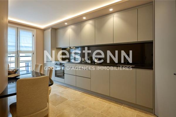 Paris VIII - Palais de l'Élysée - Exceptionnel duplex situé aux deux derniers étages - Entièrement rénové par architecte - Vue exceptionnelle - Balcon