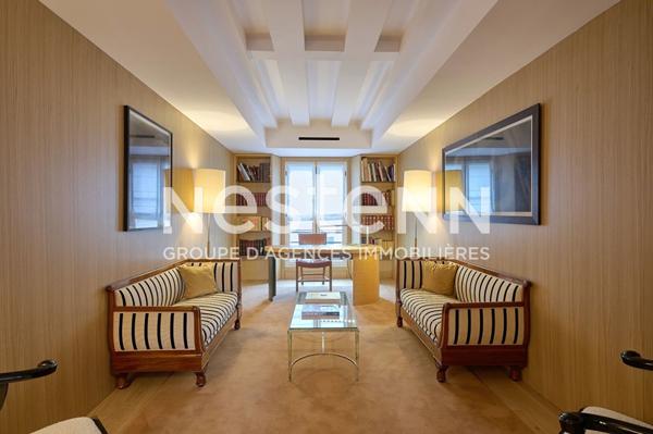 Paris VIII - Palais de l'Élysée - Exceptionnel duplex situé aux deux derniers étages - Entièrement rénové par architecte - Vue exceptionnelle - Balcon