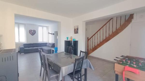 VOLUMINEUSE MAISON D'INGENIEUR