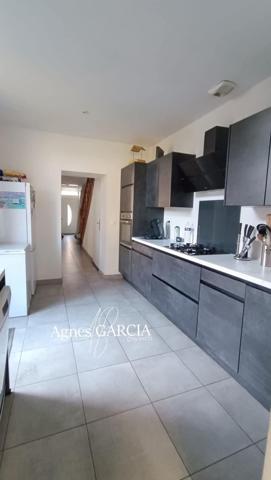 VOLUMINEUSE MAISON D'INGENIEUR