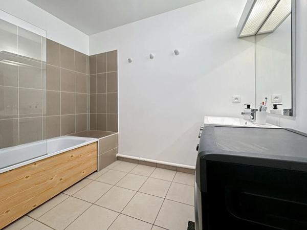 A LOUER T3 69m² + BALCON + PARKING - JOUY LE MOUTIER