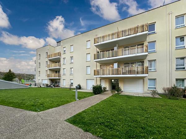 A LOUER T3 69m² + BALCON + PARKING - JOUY LE MOUTIER
