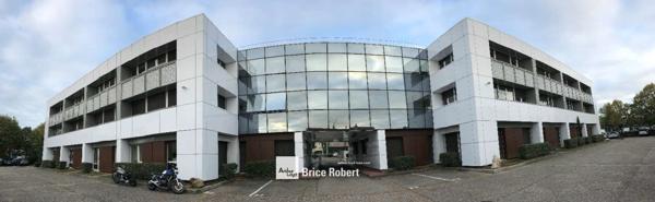 Bureaux à louer à Bron Parc Saint Exupéry proche Lyon et axes autoroutiers