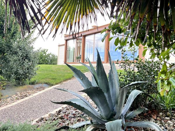 MAISON AVEC PISCINE GRAND TERRAIN ET HANGAR A 2 KMS DES PLAGES DE LONGEVILLE SUR MER