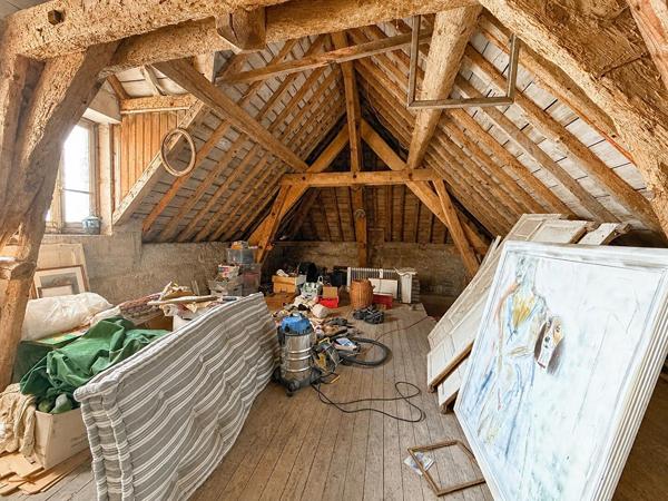 Maison authentique à rénover, au minimum 4 chambres, jardin et dépendance. Fort potentiel à Leuglay