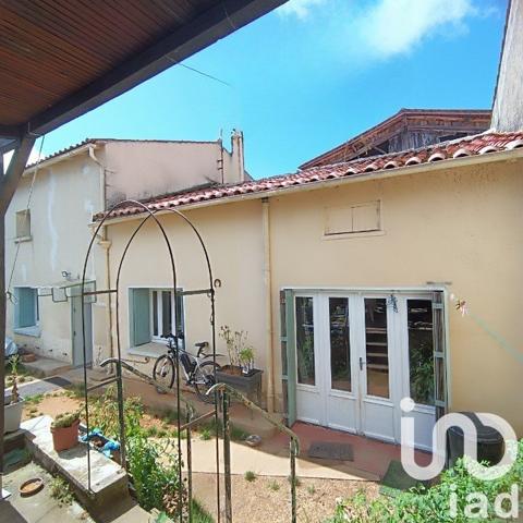 Maison 5 pièces de 119 m² à Écoyeux (17770)