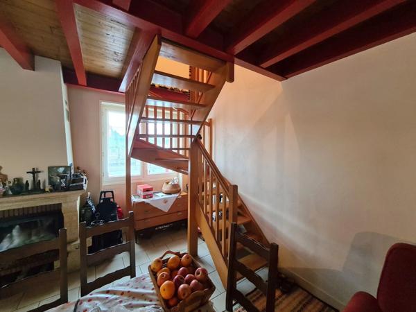 Maison de 80m2, grande pièce de vie, petit jardin, 2 chambres