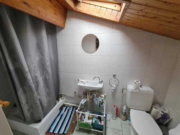 Maison de 80m2, grande pièce de vie, petit jardin, 2 chambres