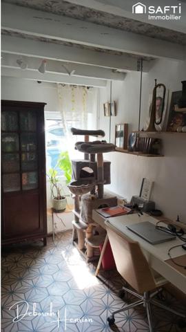 Maison de caractère, terrain entièrement clos et arbore et commodités.