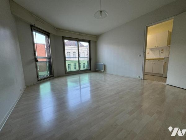 Appartement type 1 centre ville Valenciennes avec parking et cave