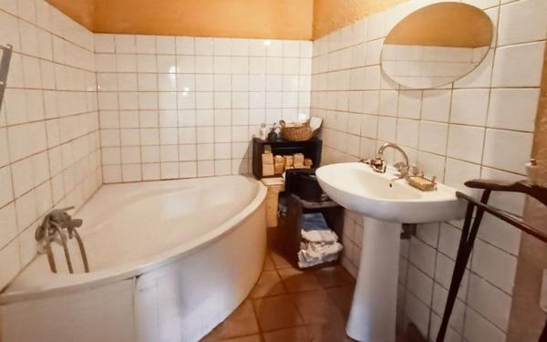 Maison à vendre    2 pièces • 53 m2 Laragne-Montéglin