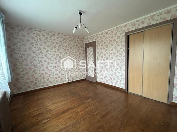 Pont de Metz, maison familiale spacieuse avec beau potentiel,4 chambres, possibilité 5, grand garage, beau jardin.