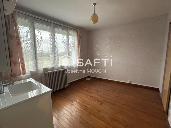 Pont de Metz, maison familiale spacieuse avec beau potentiel,4 chambres, possibilité 5, grand garage, beau jardin.