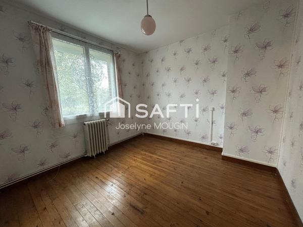 Pont de Metz, maison familiale spacieuse avec beau potentiel,4 chambres, possibilité 5, grand garage, beau jardin.