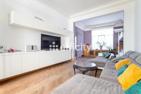 Maison
         4 pièces
        - 120 m² Exclusivité 260 000 € *