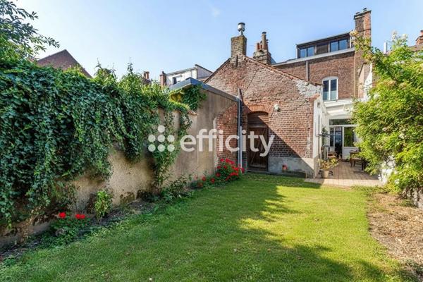 Maison
         4 pièces
        - 120 m² Exclusivité 260 000 € *