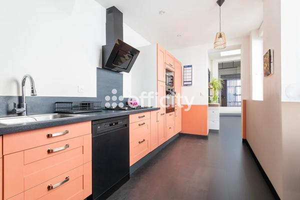Maison
         4 pièces
        - 120 m² Exclusivité 260 000 € *