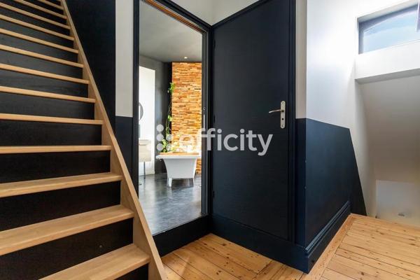 Maison
         4 pièces
        - 120 m² Exclusivité 260 000 € *