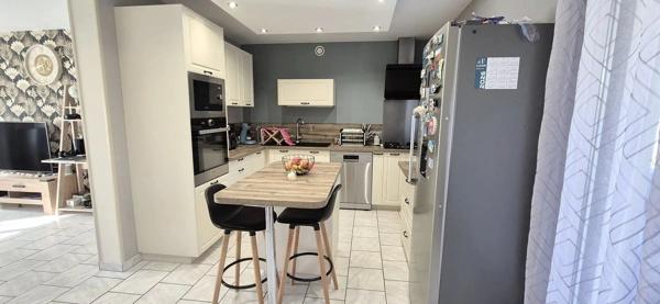 Vente                                                      Maison
                        
                     5 pièces                      86 m2                     à Guécélard