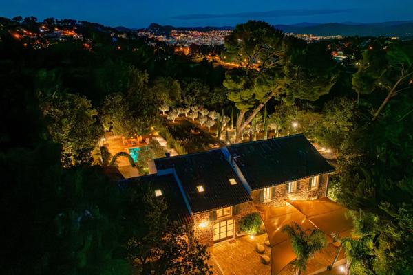 Vente Maison de luxe Hyères 10 Pièces 578 m²