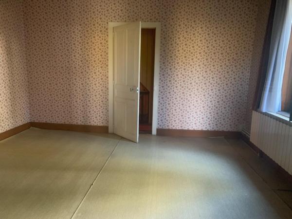 Maison à fort potentiel + 2 grands garages