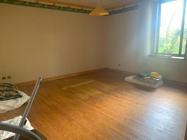 Maison à fort potentiel + 2 grands garages