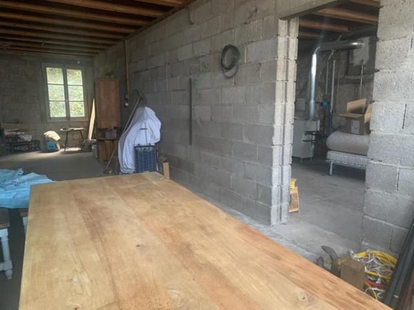 Maison à fort potentiel + 2 grands garages