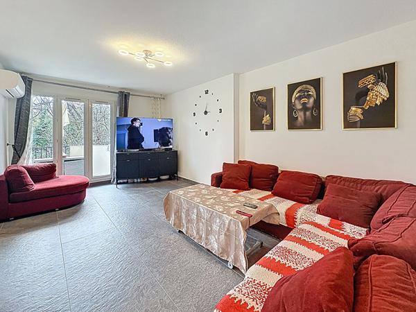 Superbe T3 rénové Terrasse plein sud Garage Ascenseur