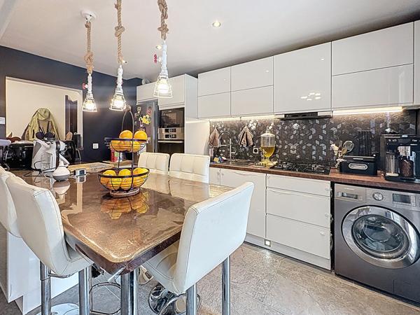 Superbe T3 rénové Terrasse plein sud Garage Ascenseur