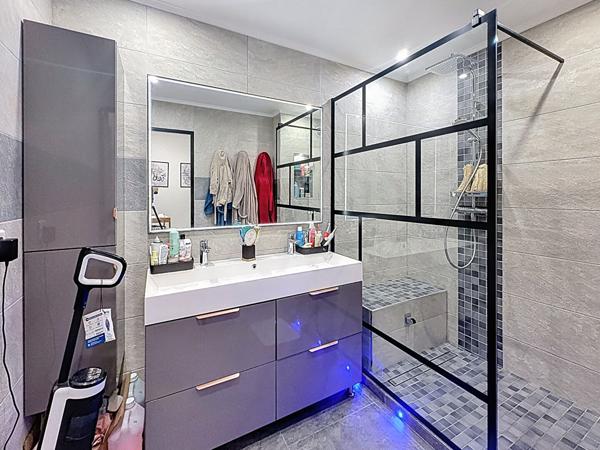 Superbe T3 rénové Terrasse plein sud Garage Ascenseur