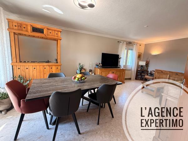 Camaret-sur-Aigues (84850) Plusieurs possibilités pour cette grande et belle maison