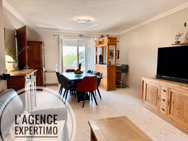 Camaret-sur-Aigues (84850) Plusieurs possibilités pour cette grande et belle maison