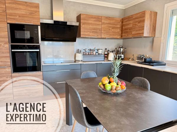 Camaret-sur-Aigues (84850) Plusieurs possibilités pour cette grande et belle maison