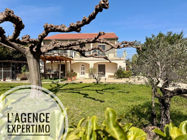 Camaret-sur-Aigues (84850) Plusieurs possibilités pour cette grande et belle maison