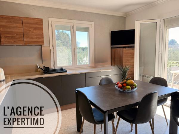 Camaret-sur-Aigues (84850) Plusieurs possibilités pour cette grande et belle maison