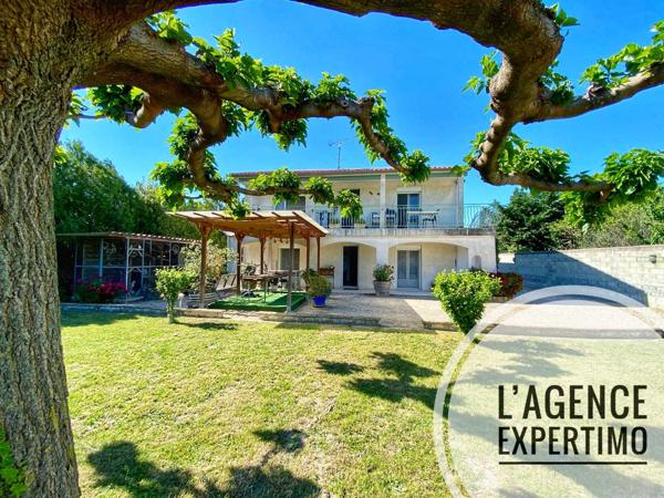 Camaret-sur-Aigues (84850) Plusieurs possibilités pour cette grande et belle maison