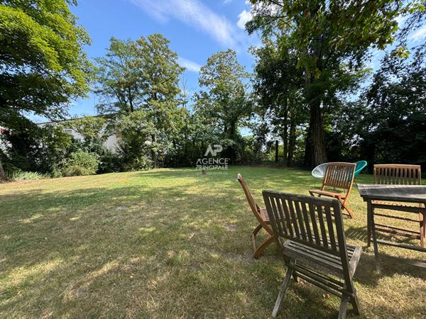 Versailles Montreuil Appartement 4 Pièces 83 m² carrez situé au 1er étage avec balcon , cave et jardin de copropriété - ce(s) 499 000 € **  - Référence  28766