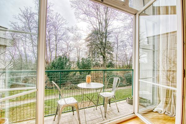 Versailles Montreuil Appartement 4 Pièces 83 m² carrez situé au 1er étage avec balcon , cave et jardin de copropriété - ce(s) 499 000 € **  - Référence  28766