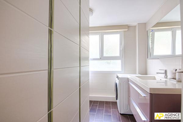 Versailles Montreuil Appartement 4 Pièces 83 m² carrez situé au 1er étage avec balcon , cave et jardin de copropriété - ce(s) 499 000 € **  - Référence  28766