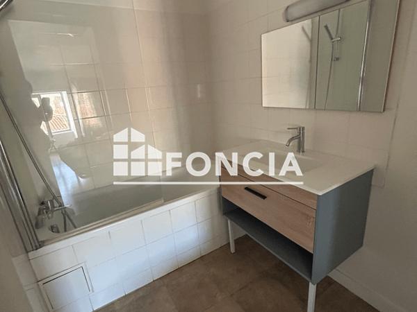 Location Appartement meublé 2 pièces 40 m² - 64 RUE DE LA GARE Niort 79000