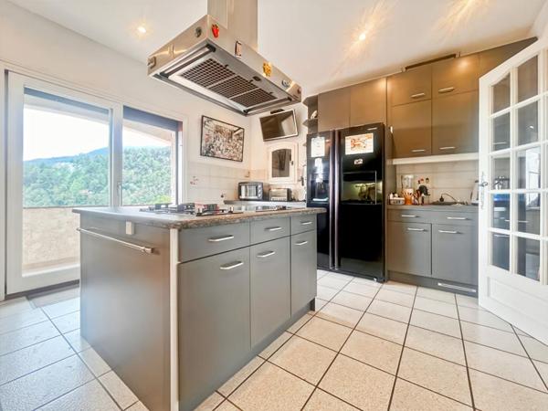 ** SOUS OFFRE ACCEPTÉE ** SI vous souhaitez acheter, vendre ou investir, contactez-moi sans plus attendre au 07 81 24 08 53. A bientôt ! **