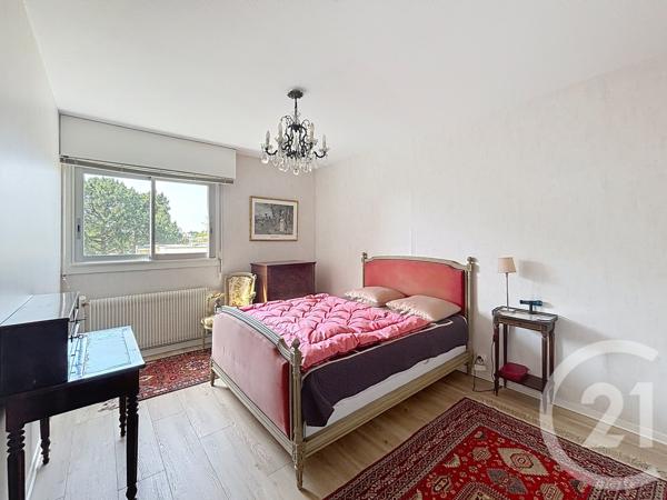 Appartement T5 à vendre  6 pièces - 131,77 m 2   GRADIGNAN  - 33