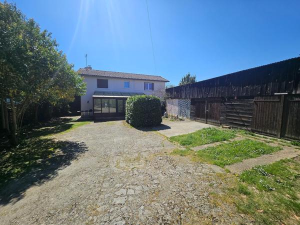 MAISON COEUR DU VILLAGE DANS CARTIER CALME